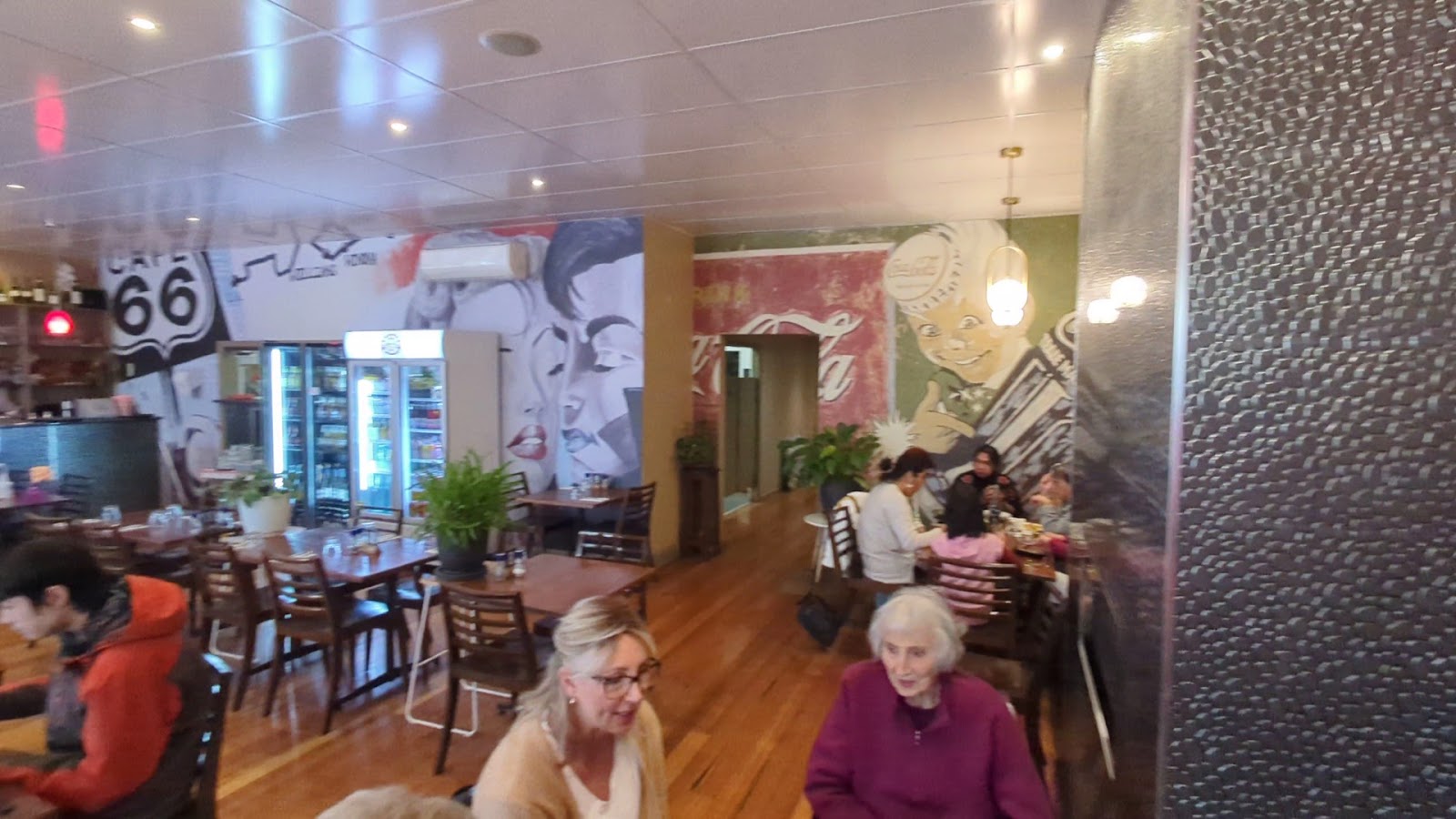 8 Sisters Cafe and Grill Eclectic restaurant in Bendigo - photo 2