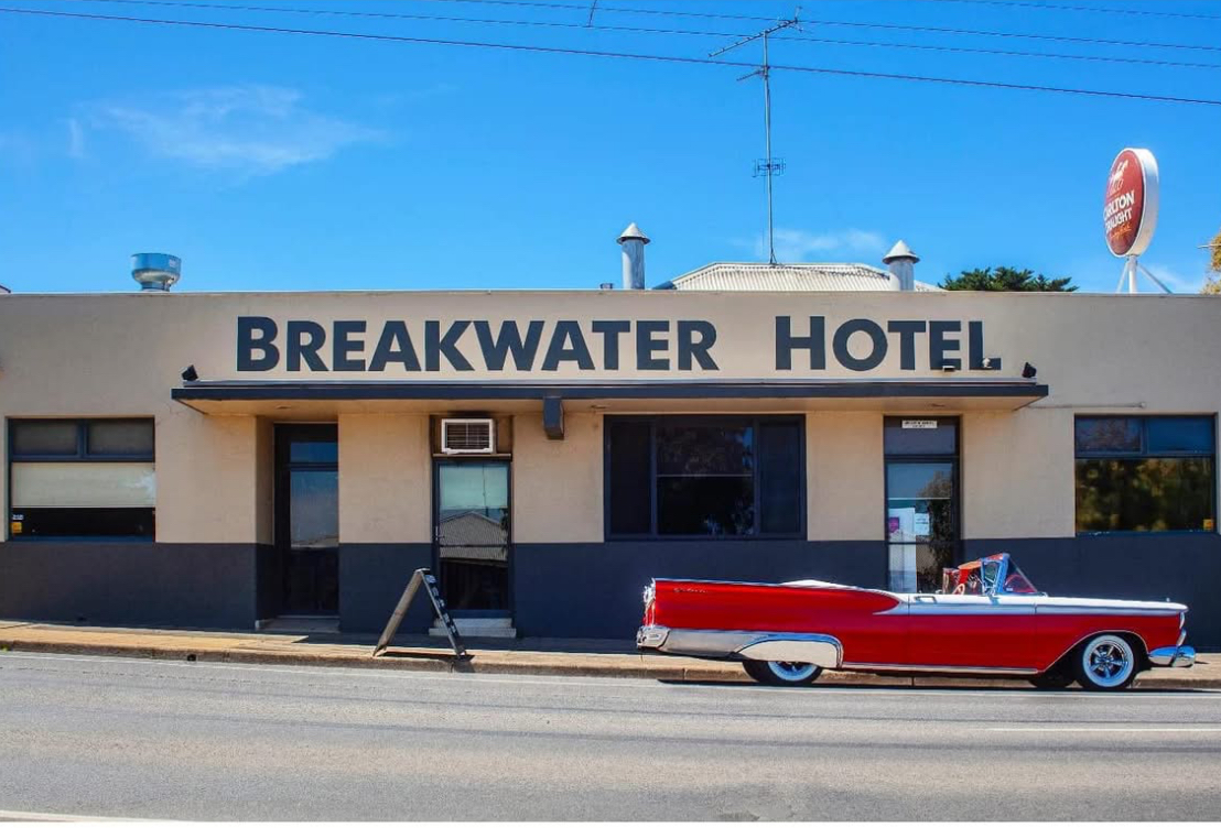 Breakwater Hotel Kitchen - Restaurant in Geelong