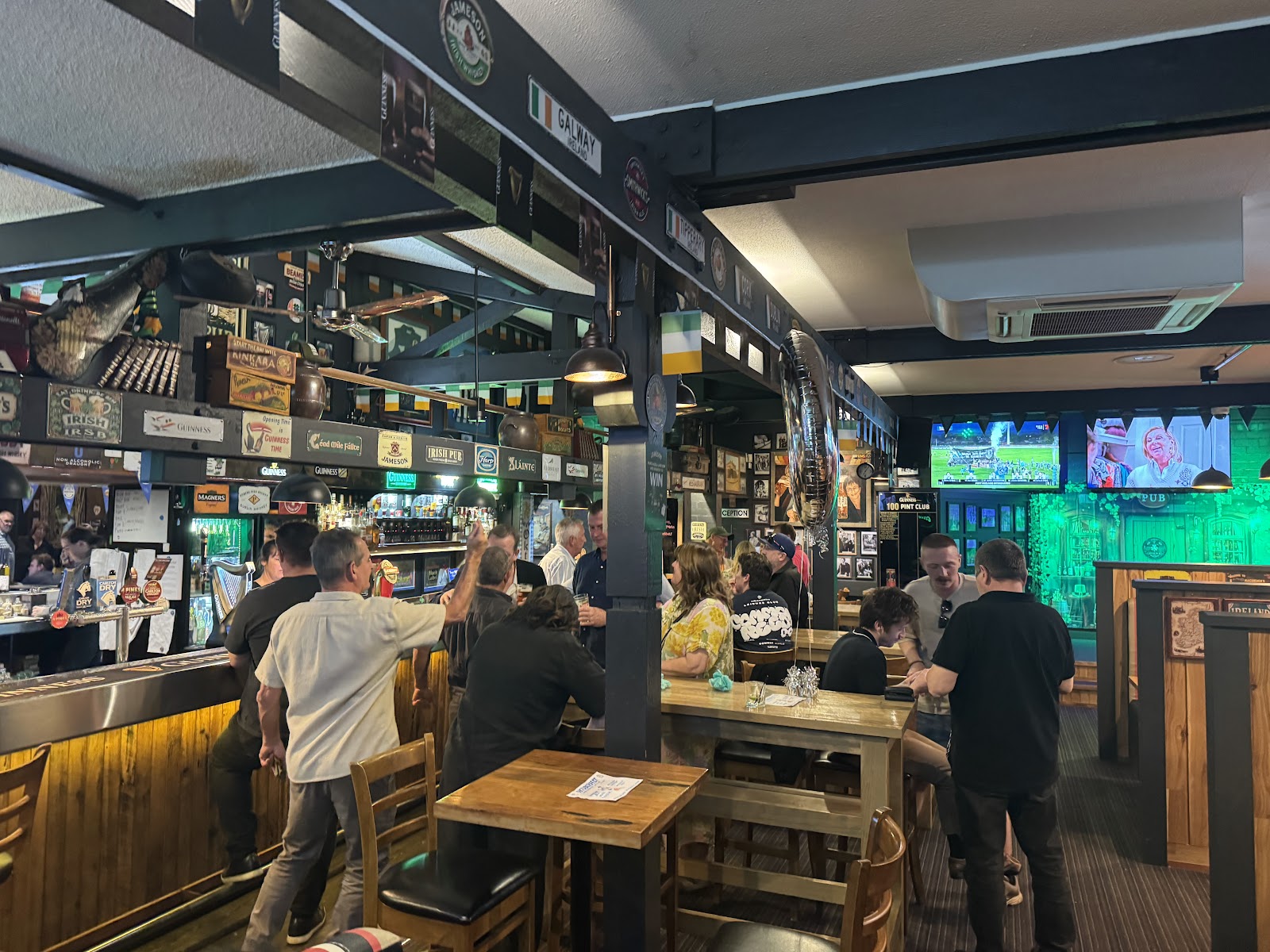 Brougham Arms Hotel Irish pub in Bendigo - photo 4