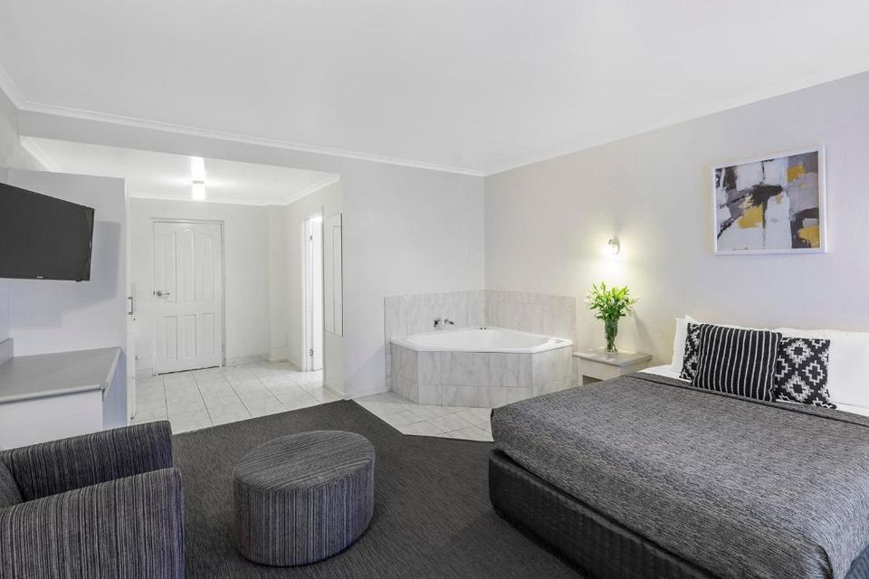 Cathedral Motor Inn Motel in Bendigo - photo 2