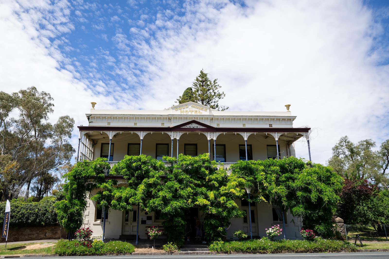 Gold Mines Hotel Restaurant in Bendigo - photo 3