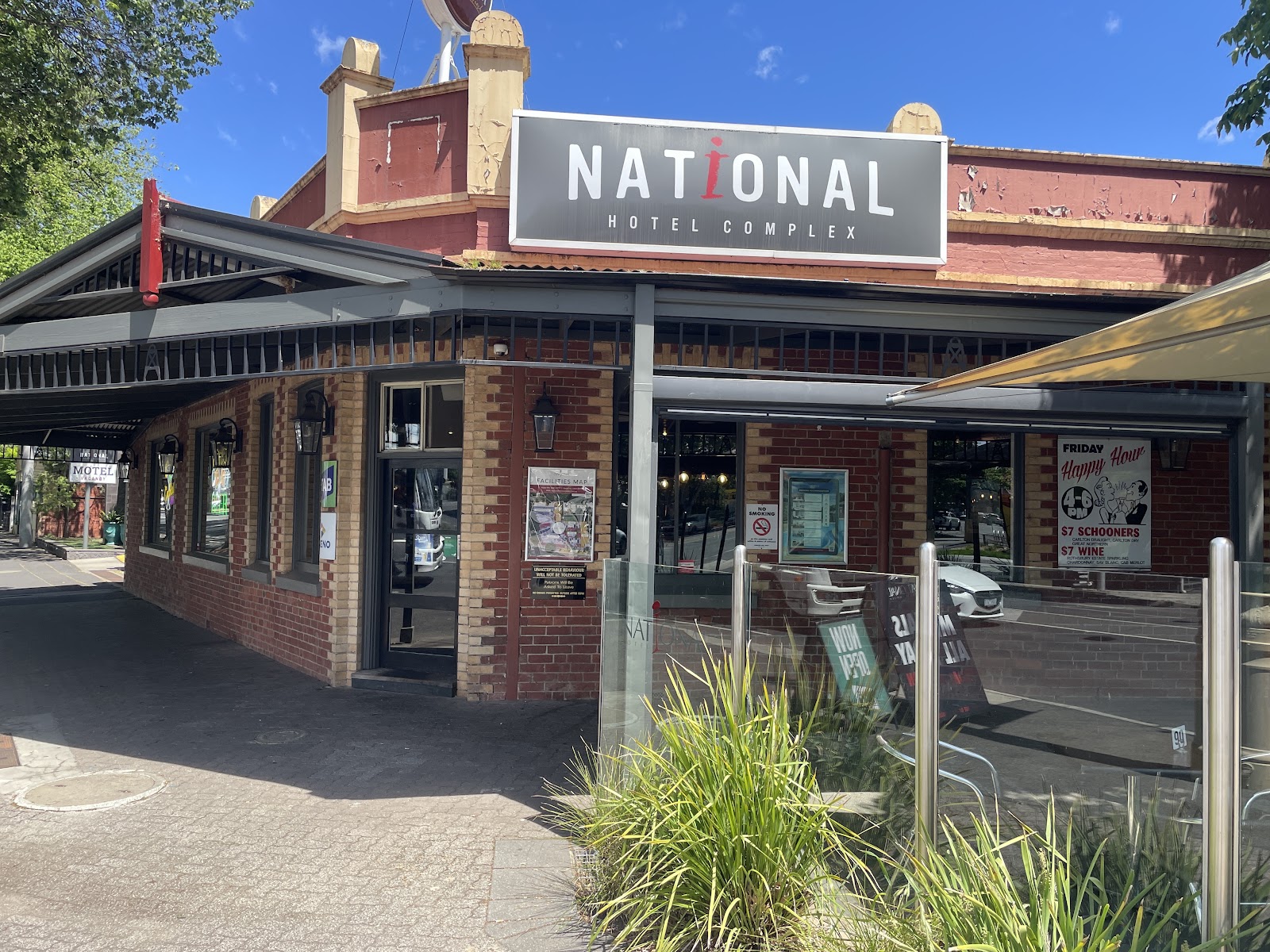 National Hotel Bar & Grill Bar in Bendigo - photo 2