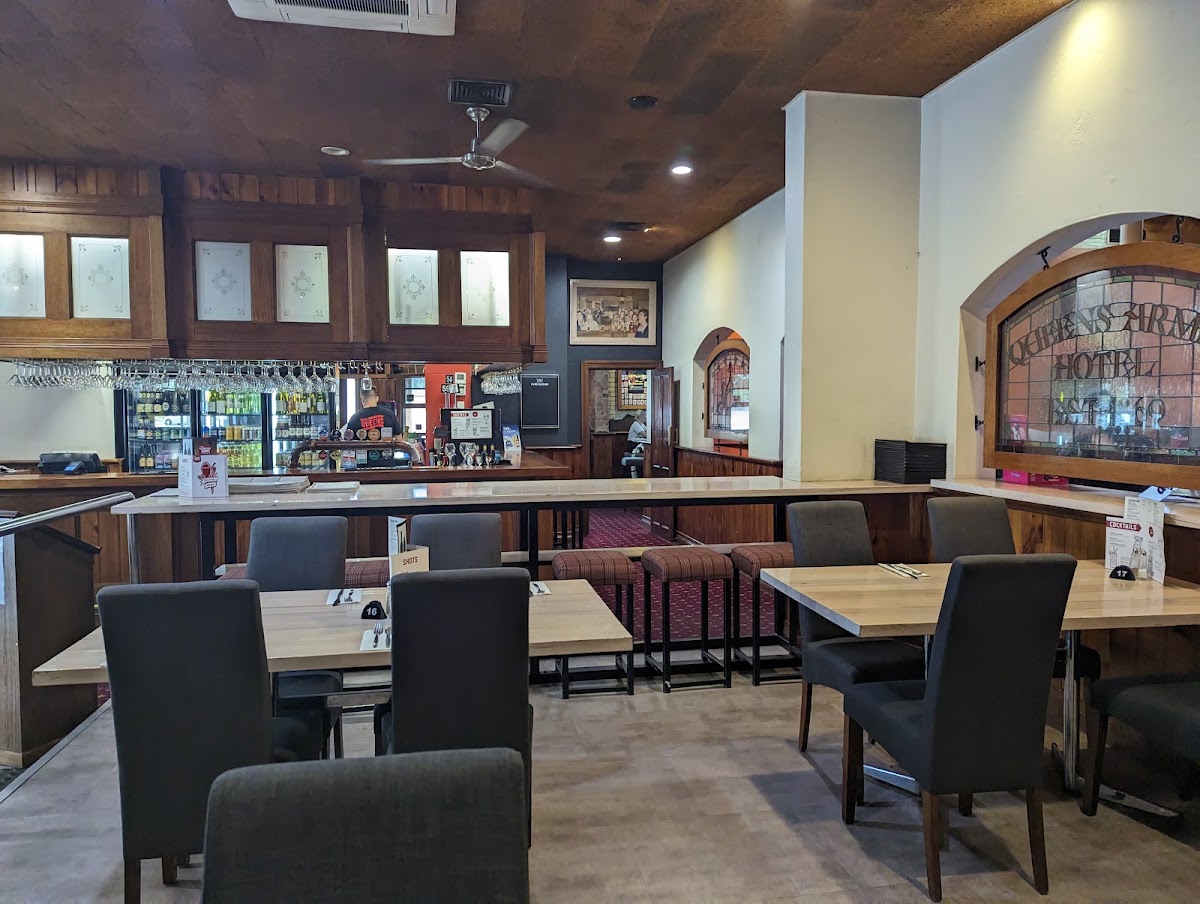 Queens Arms Hotel