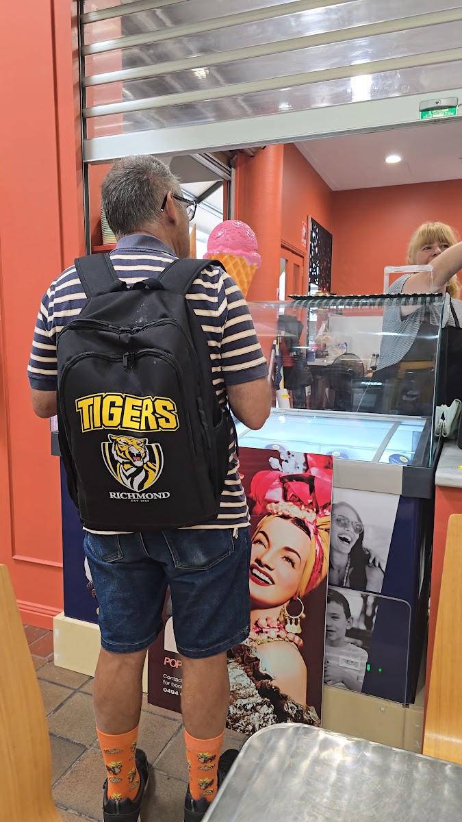 Strath Village Shopping mall in Bendigo - photo 2