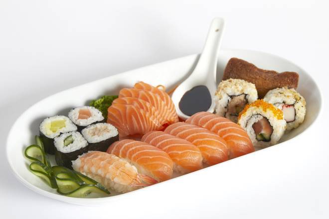 Sushi Sashimi Deluxe Pack (M) at Sushi Sushi Geelong