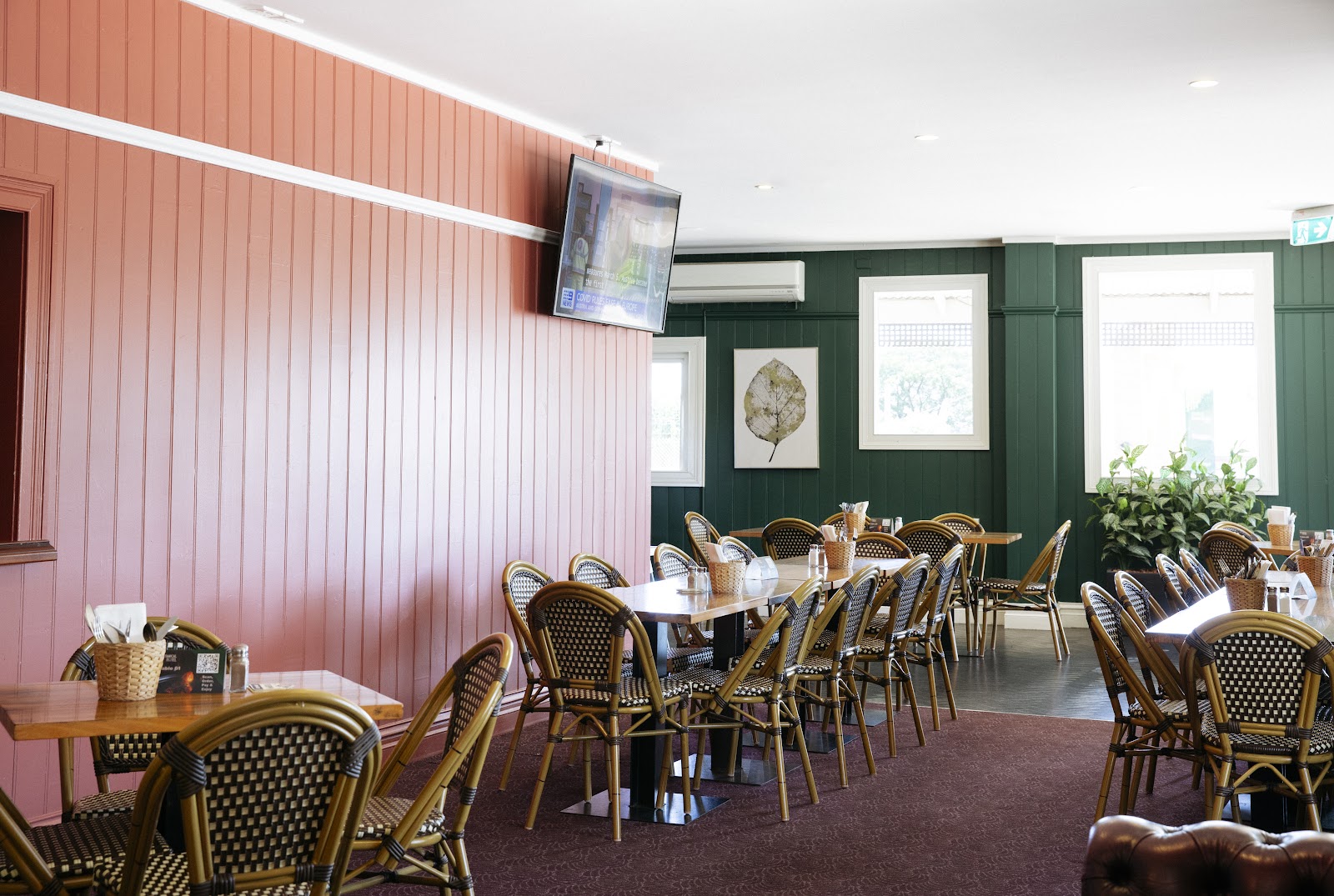 The Botanical Hotel Bendigo Pub in Bendigo - photo 2
