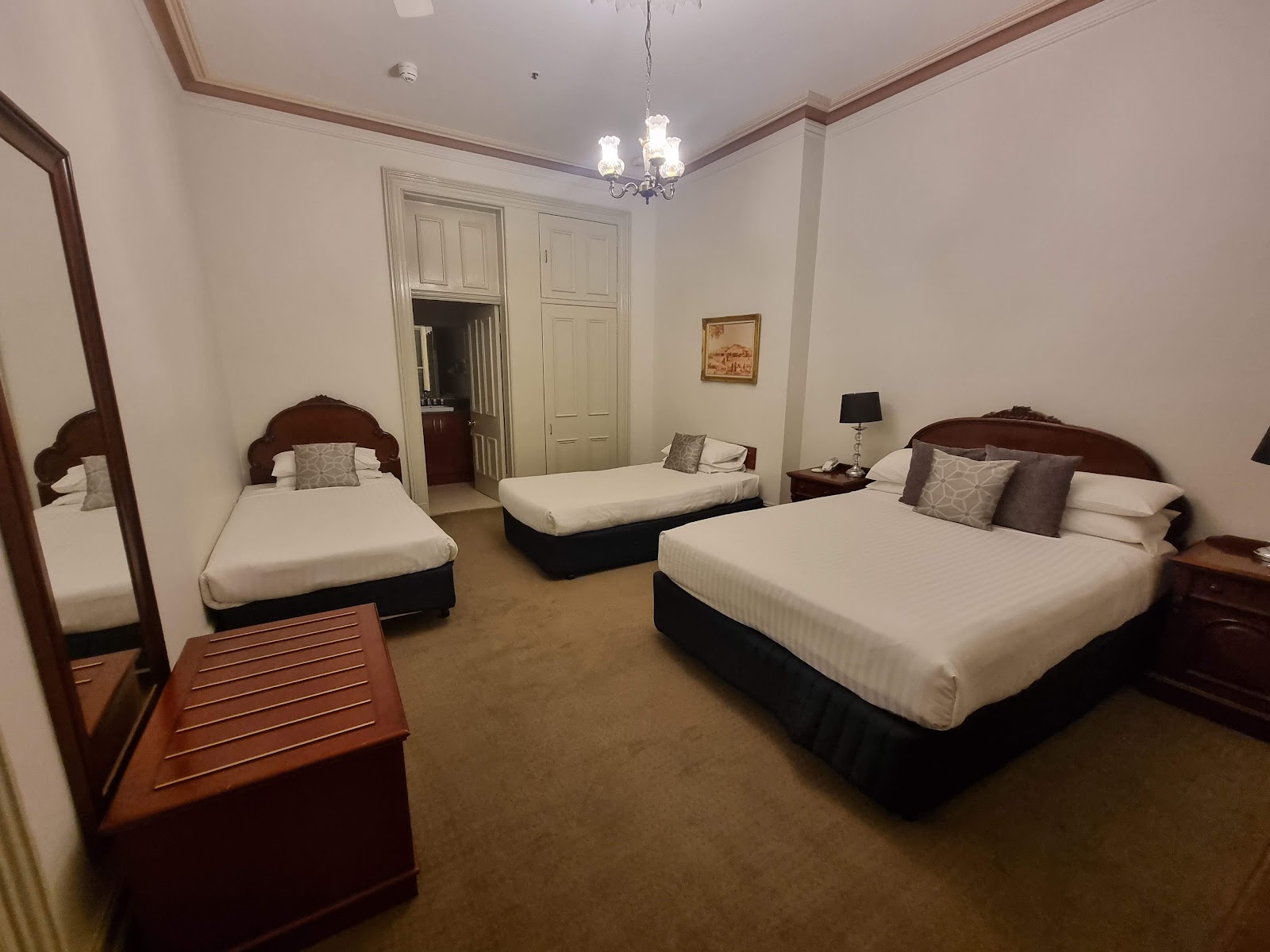 The Hotel Shamrock Hotel in Bendigo - photo 2