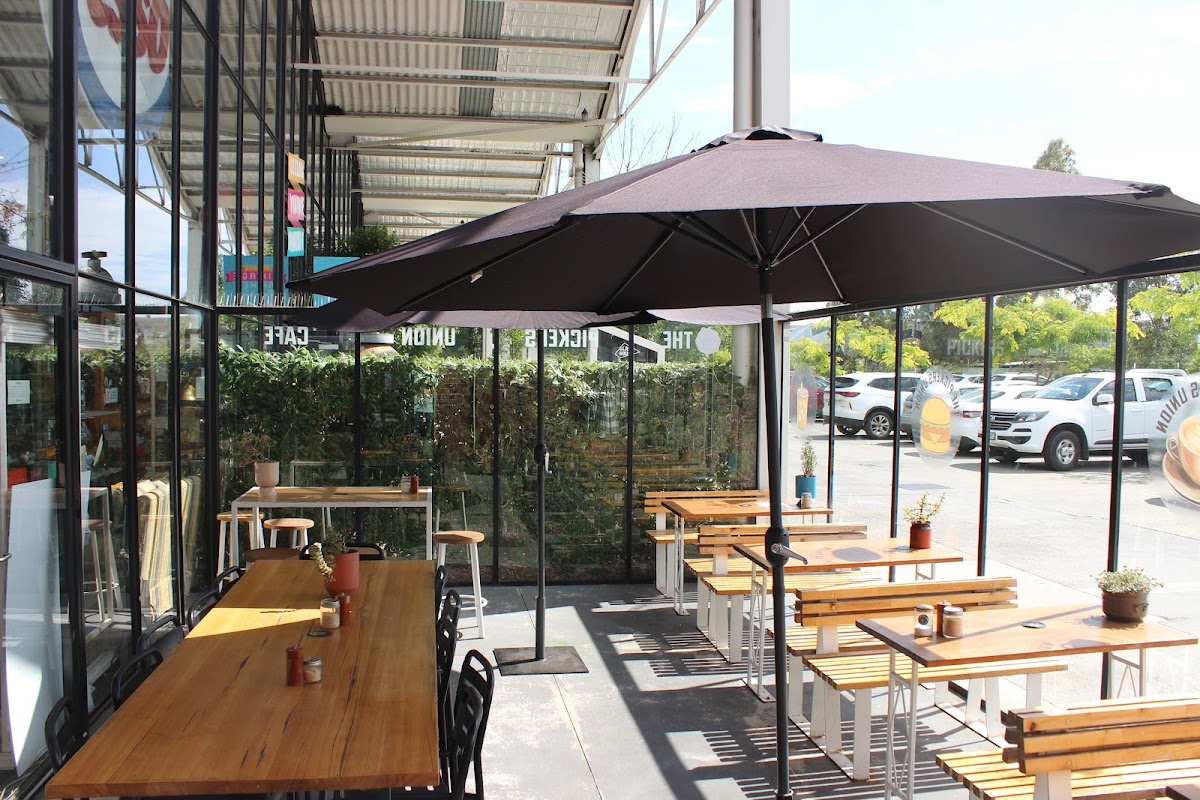 The Pickers Union Cafe in Geelong - exterior